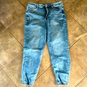 American Eagle Mom Jogger jeans